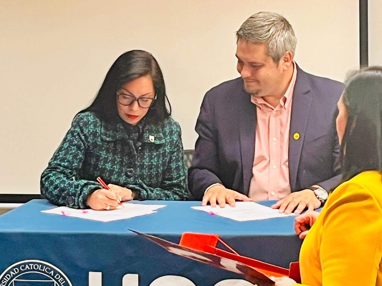 Docente Miss Carolina Mejías Aravena se Capacitará en Inglés Durante un Mes en Canadá