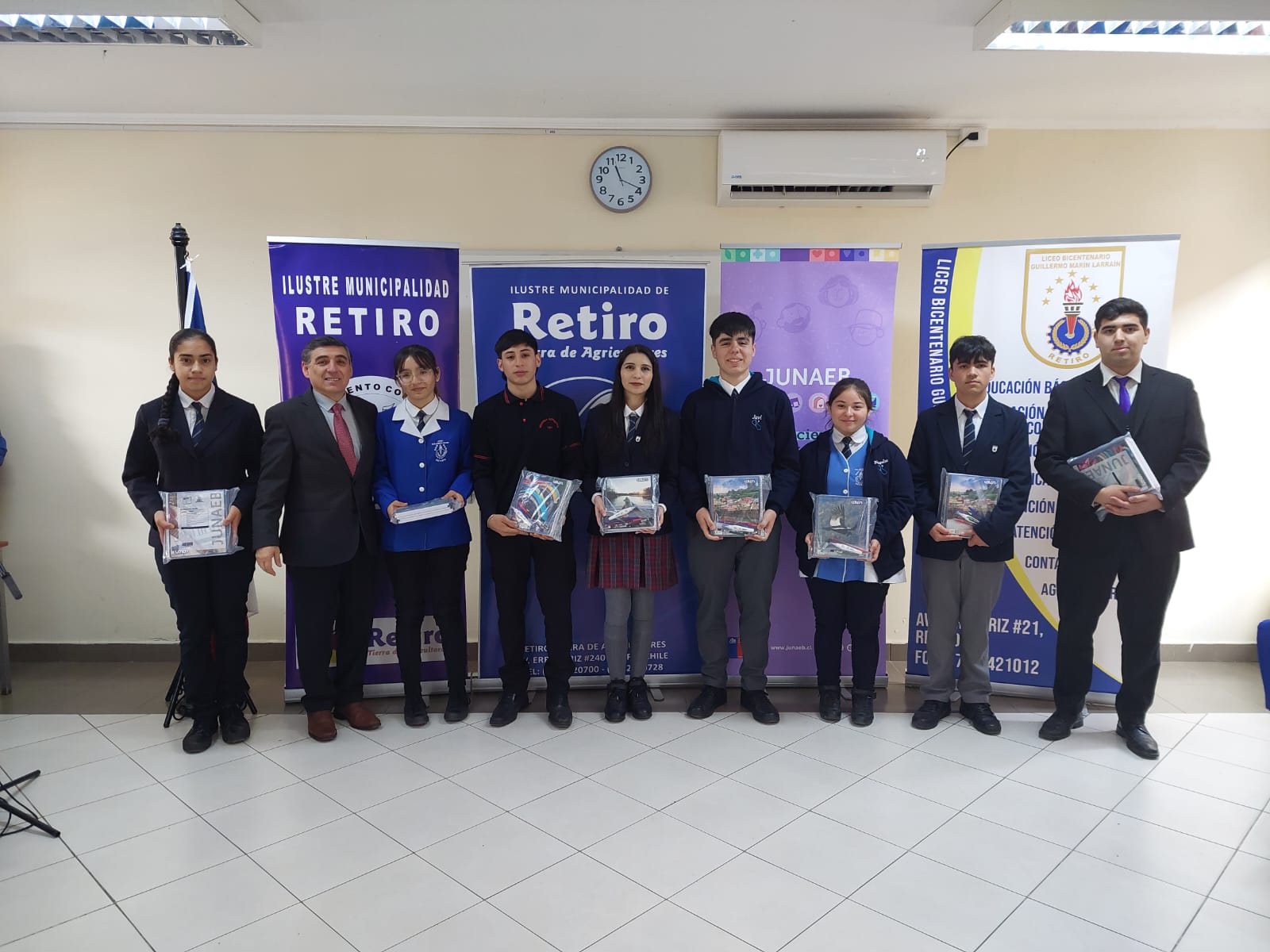 Punto de Prensa Organizado por Junaeb-Linares en Conjunto con Dirección Provincial de Educación en Liceo Bicentenario Guillermo Marín Larraín