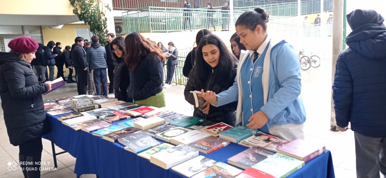 Exposición de Nuevos Textos de Literatura a Disposición de la Comunidad Liceana