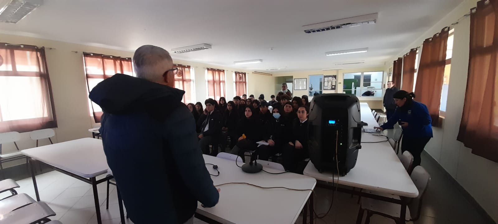 Charla Informativa del Profesor Jaime González Colville en Liceo Bicentenario Guillermo Marín