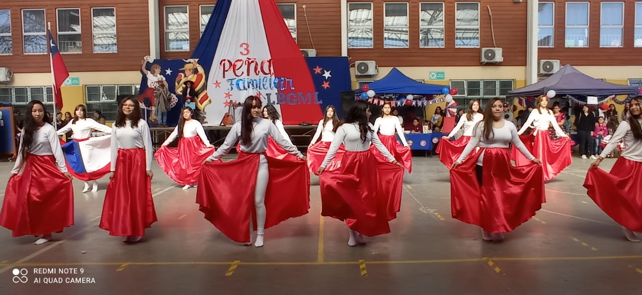 Gran Peña Folklórica Familiar 2023 en Liceo Bicentenario Guillermo Marín Larraín