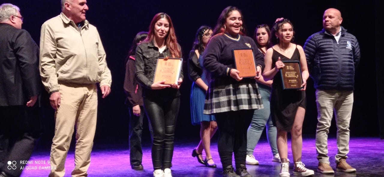 Notable Participación de Estudiante del Liceo Bicentenario Guillermo Marín en Festival Provincial de la Canción Internacional