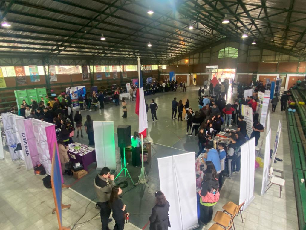 Feria Vocacional en Liceo Bicentenario Guillermo Marín Larraín