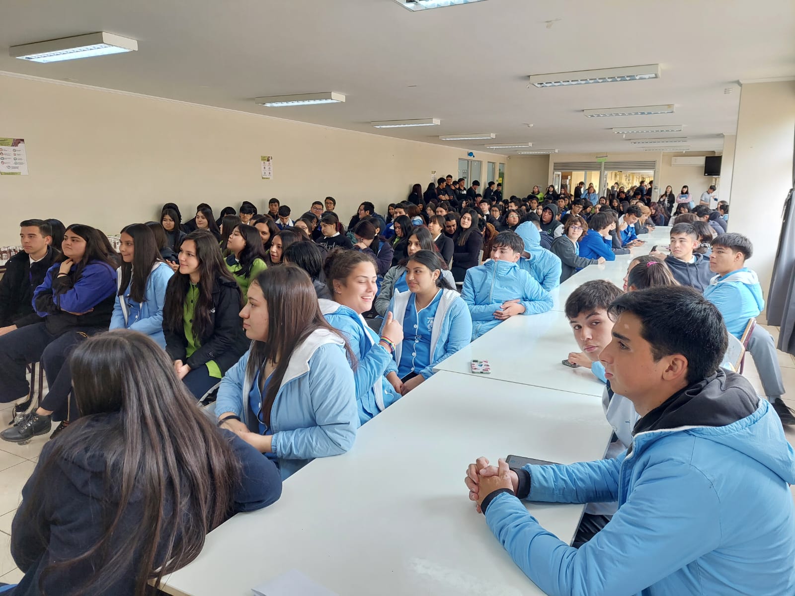 Intercambio de Experiencias de los Estudiantes de Terceros y Cuartos Medios del Liceo Bicentenario Guillermo Marín